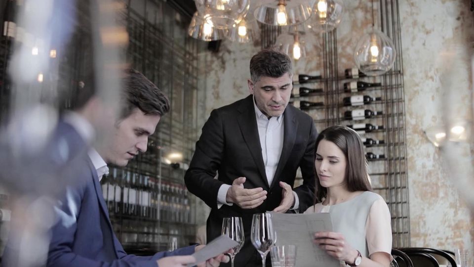 Restaurant-Tricks: Profi-Köche packen aus: So wird mit Spezialitäten getrickst, um den Preis zu steigern Restaurant-Tricks: Profi-Köche packen aus: So wird mit Spezialitäten getrickst, um den Preis zu steigern
