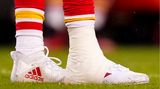 Beim Sieg gegen die Jacksonville Jaguars verzog Mahomes das Gesicht vor Schmerz als er sich den Fuß verstauchte. Hier eine Detailansicht des lädierten rechten Knöchels. Am Sonntag schrieb der Quarterback voller Zuversicht auf Twitter: "No quit!"