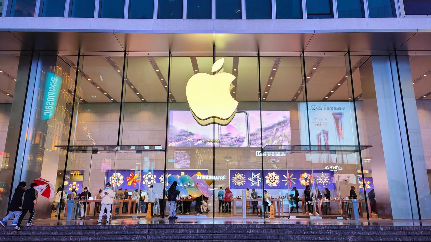 Apple Store in Shanghai Apple Store in Shanghai