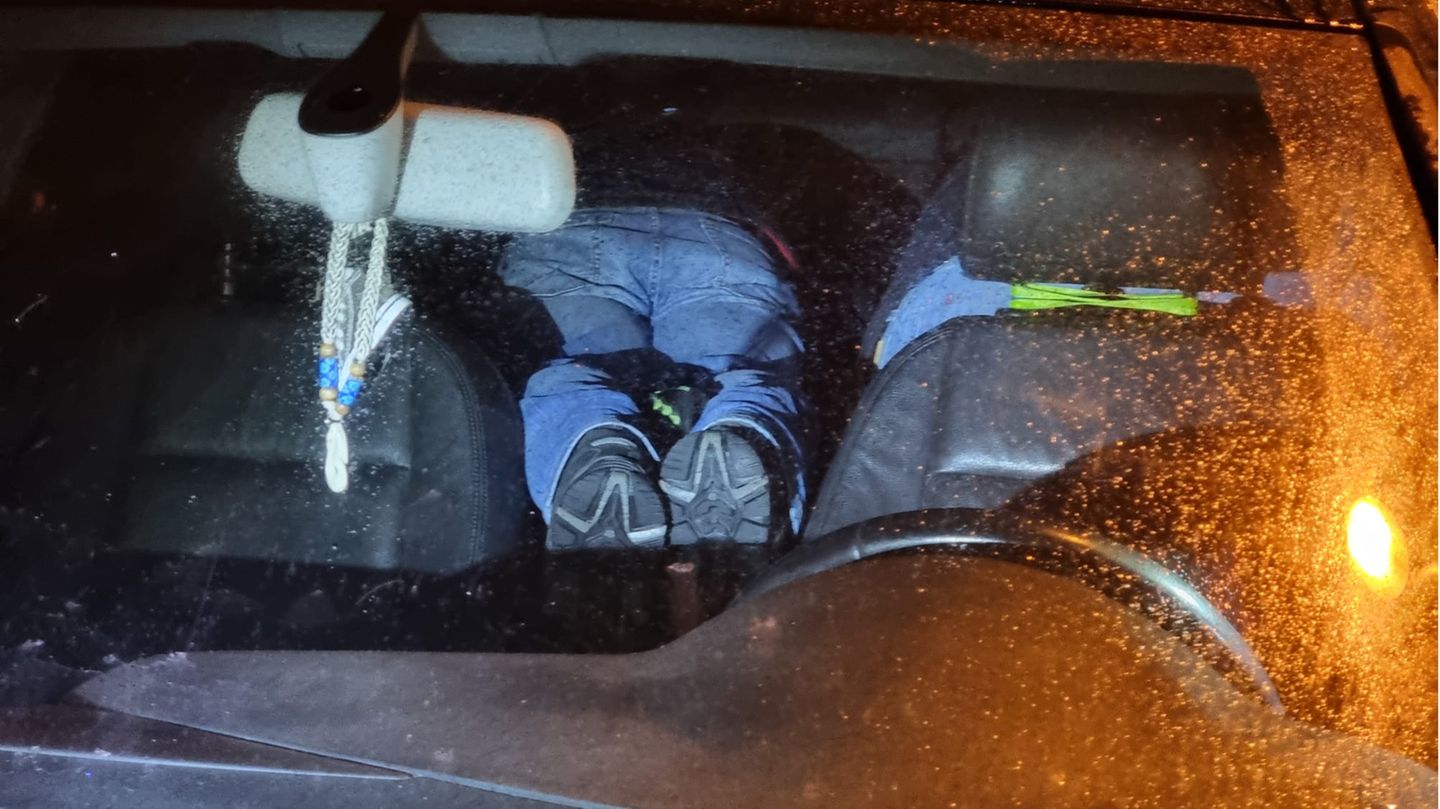 Der Plan ging nicht auf: Die beiden Männer in ihrem Auto.
