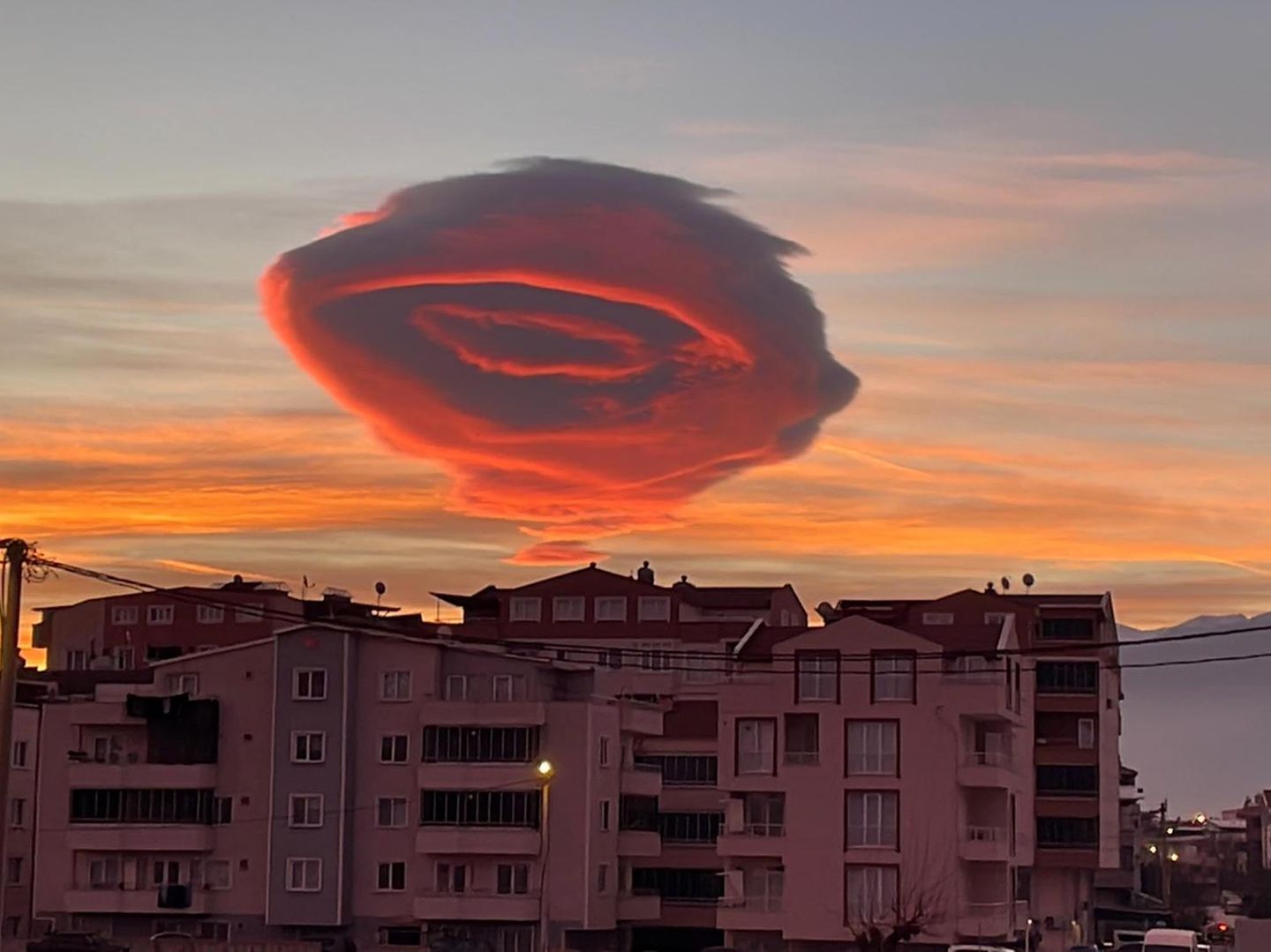 Wetter: Spektakuläre Wolke begeistert Menschen in der Türkei | STERN.de