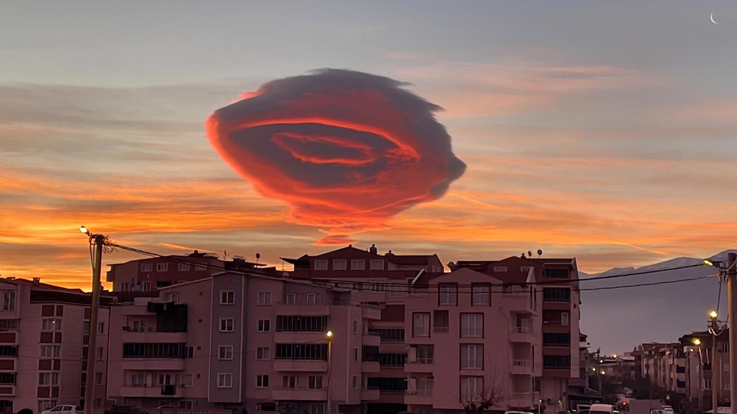Wetterphänomen: Spektakuläre Wolke begeistert Menschen in der Türkei