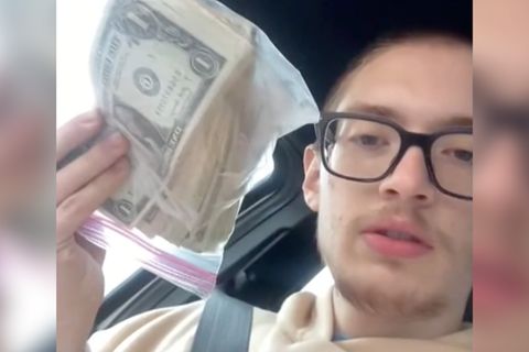 Verwechslung bei McDonald's: Kunde bekommt Tüte voller Bargeld