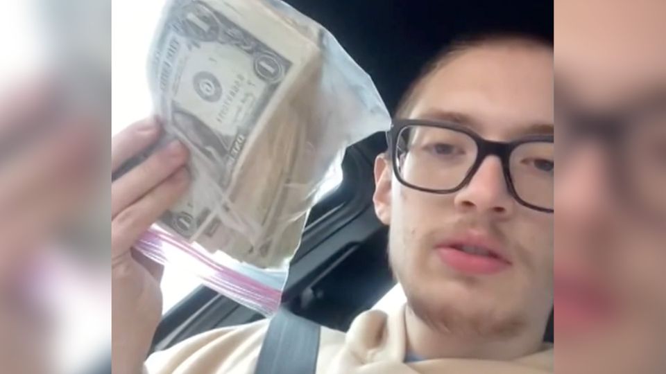 Verwechslung bei McDonald's: Kunde bekommt Tüte voller Bargeld