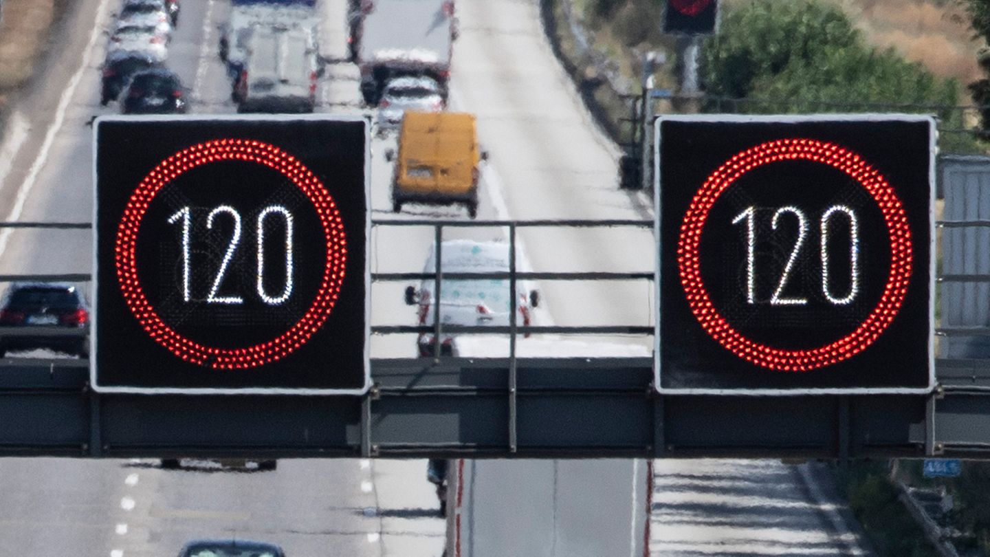 Schilder zur Anzeige der Geschwindikeitsbegrenzungen