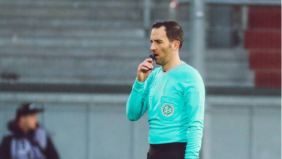 Fußball-Bundesliga: Das machen die Schiedsrichter im Hauptberuf | STERN.de