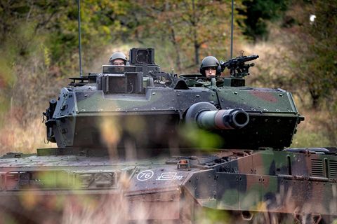 Kampfpanzer agieren in einem bedrohlichen Umfeld, doch ohne gepanzerte Kräfte sind Offensiven nicht möglich. 