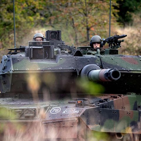 Kampfpanzer agieren in einem bedrohlichen Umfeld, doch ohne gepanzerte Kräfte sind Offensiven nicht möglich. 
