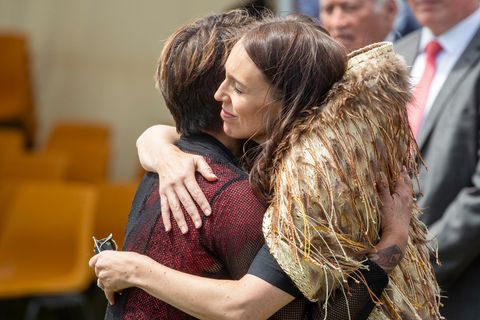 Im Maori-Federmantel: Jacinda Ardern dankt Neuseeland für "Privileg"