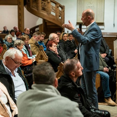 Minister Wolfgang Tiefensee im Dom St. Petri