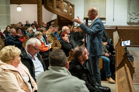 Minister Wolfgang Tiefensee im Dom St. Petri
