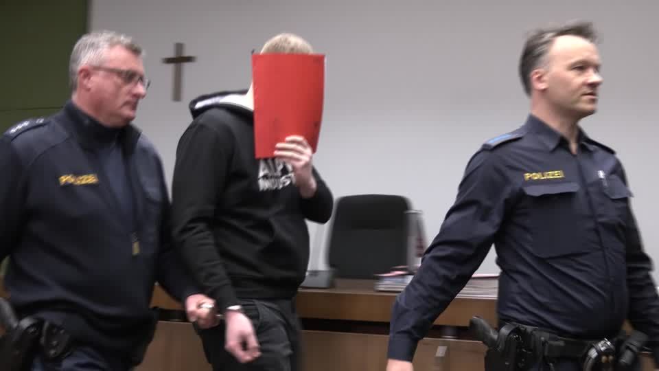 Video: Krankenpfleger muss sich wegen zweifachen Mordes verantworten Video: Krankenpfleger muss sich wegen zweifachen Mordes verantworten