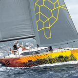 Luxury Cruiser - Oyster 495   Das neueste und kleinste Modell der britischen Werft ist eine Superyacht im Kompaktformat, heißt es in der Begründung. Sie überzeugt stilistisch mit Flushdeck und flachem Kajütaufbau. Der Preis liegt bei ca. 1,7 Millionen Euro.