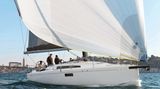 Performance Cruisern - First 36   Mit dem breiten Heck und zwei Ruderblättern vertritt die First 36 von Beneteau das moderne Yachtdesign. Gegenüber der starken Konkurrenz überzeugte die geräumige 11-Meter-Yacht aus Fankreich durch ihr Design und ihr Leistungspotenzial, so die Jury.