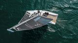 Besondere Erwähnung wegen Nachhaltigkeit - Ecoracer 25   Das preisgekrönte und erfolgreiche Sportboot aus Italien beweist, dass eine Recycling-Yacht aus Flachsfasern eine Top-Leistung bringen kann.