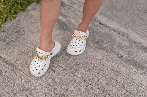 Crocs liegen im Jahr 2025 wieder voll im Trend.