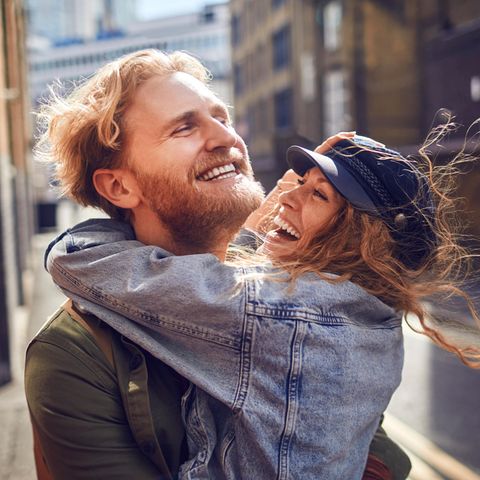 Um das Risiko einer tiefen Verbindung zu einem Menschen einzugehen, braucht es die rosarote Brille des romantischen Verliebtseins