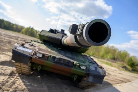 Ein Kampfpanzer der Bundeswehr vom Typ Leopard 2 A7V