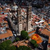 Luftaufnahme vom Stadtzentrum von Mexiko-Stadt rund um die Santa Prisca-Kirche