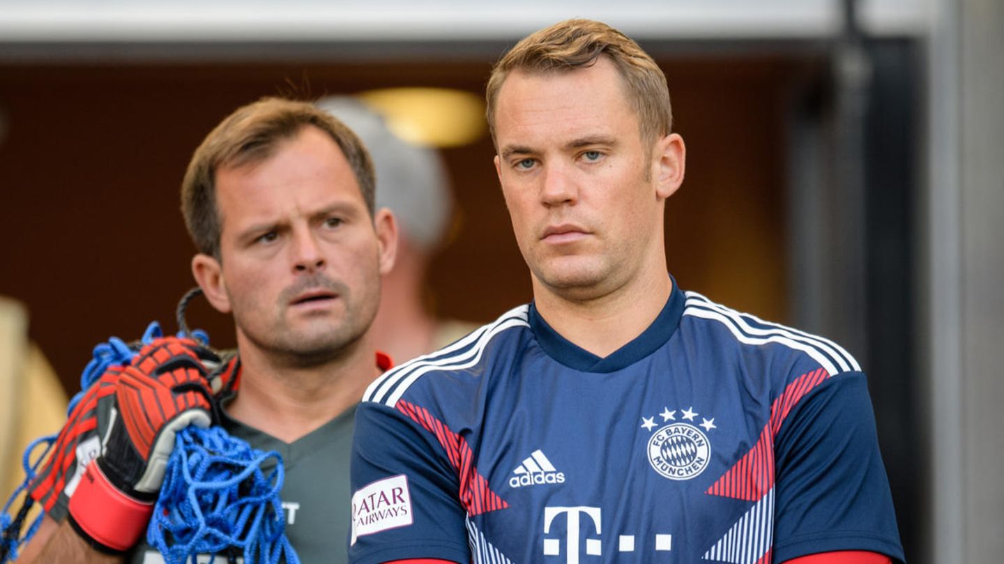 FC Bayern counts Manuel Neuer and cheers on his goalkeeping coach