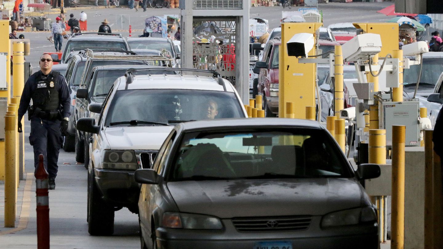 Grenzkontrollen am Übergang zwischen Mexiko und den USA in San Ysidro im Bundesstaat Kalifornien