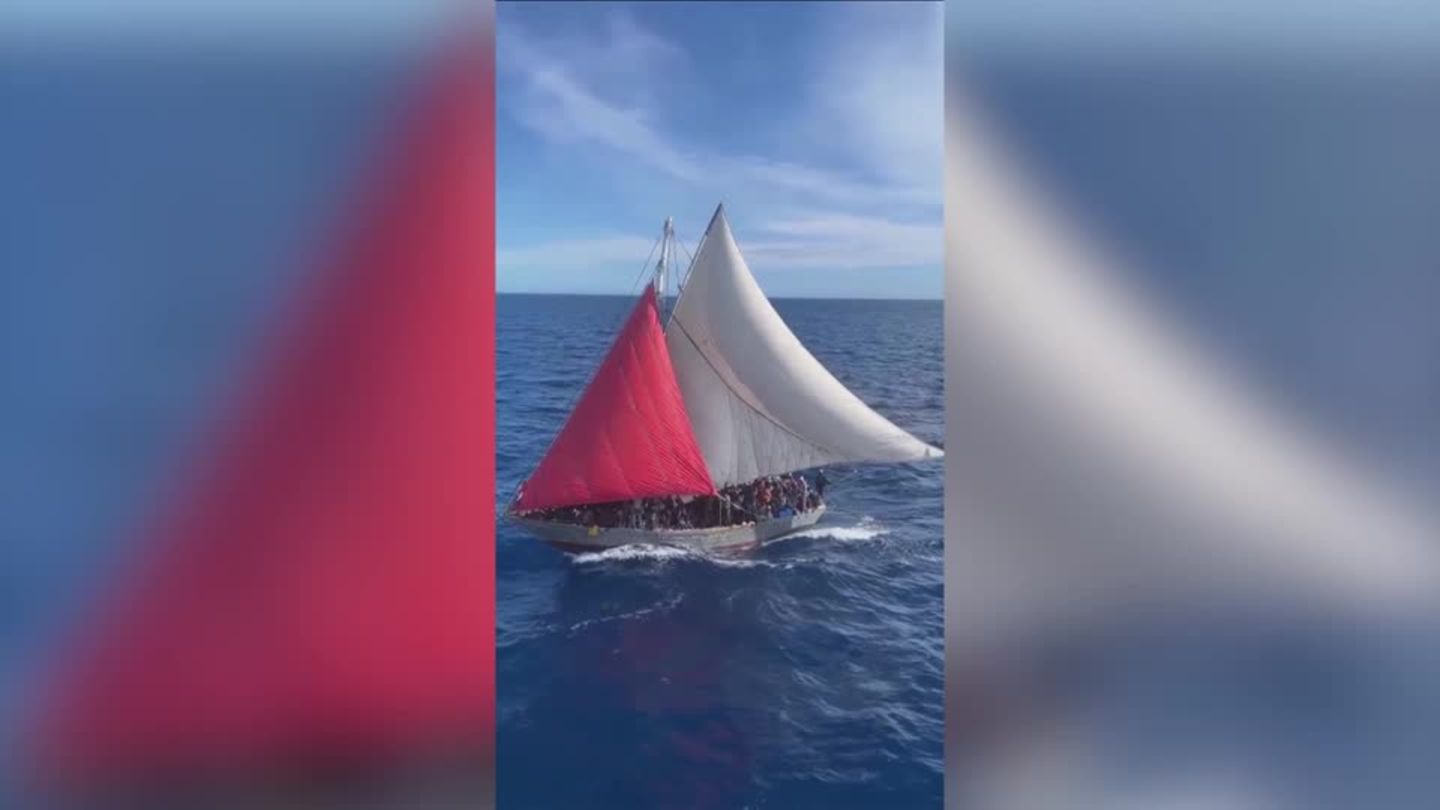 Video: US-Küstenwache rettet fast 400 Migranten aus Seenot