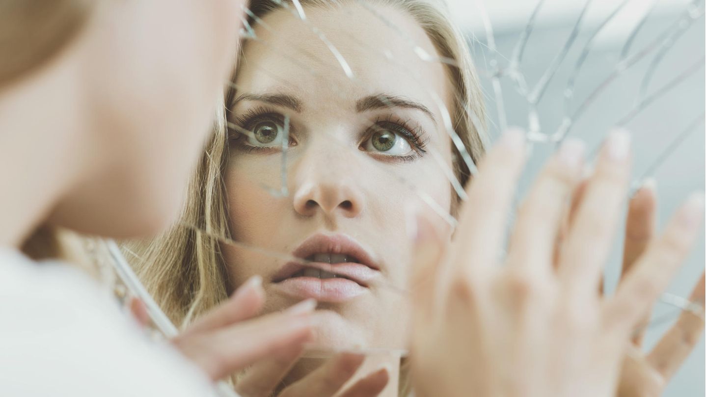 Persönlichkeitsstörung: Eine narzisstische Persönlichkeitsstörung äußert sich bei Frauen häufig anders, als bei Männern. Eine narzisstische Persönlichkeitsstörung äußert sich bei Frauen häufig anders, als bei Männern.