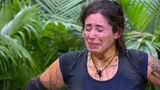 Fünf Sterne holt Jolina schließlich. Danach gibt es kein Halten mehr - die Tränen fließen in Strömen. "Ich erinnere mich an die erste Staffel, die ich damals gesehen habe und jetzt bin ich hier und ich bin einfach stolz auf mich!", sagt sie unter Schluchzen. Ihre Sterne widmet sie den bisherigen vier Dschungelcamp-Moderatoren Sonja Zietlow, Jan Köppen, Daniel Hartwich und Dirk Bach. Den fünften widmet sie sich selbst.