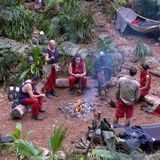 Djamila und Claudia klären ihre Mitbewohner über die Bolognese-Lüge auf. Claudia legt ausführlich dar, wie es zu der Legende kam: "Wir wollten euch eine Retourkutsche geben, war vielleicht nicht ok von uns. Da können wir uns auch gerne entschuldigen, wenn ihr das möchtet!". Djamila möchte einen Schlussstrich ziehen: "Jetzt muss aber mal Ende sein, denn ich höre seit Tagen nur noch Pizza und Bolognese!" Aber nicht alle Dschungelcamper wollen das Thema so schnell ad Acta legen. Vor allem Papis ist von den beiden menschlich enttäuscht.