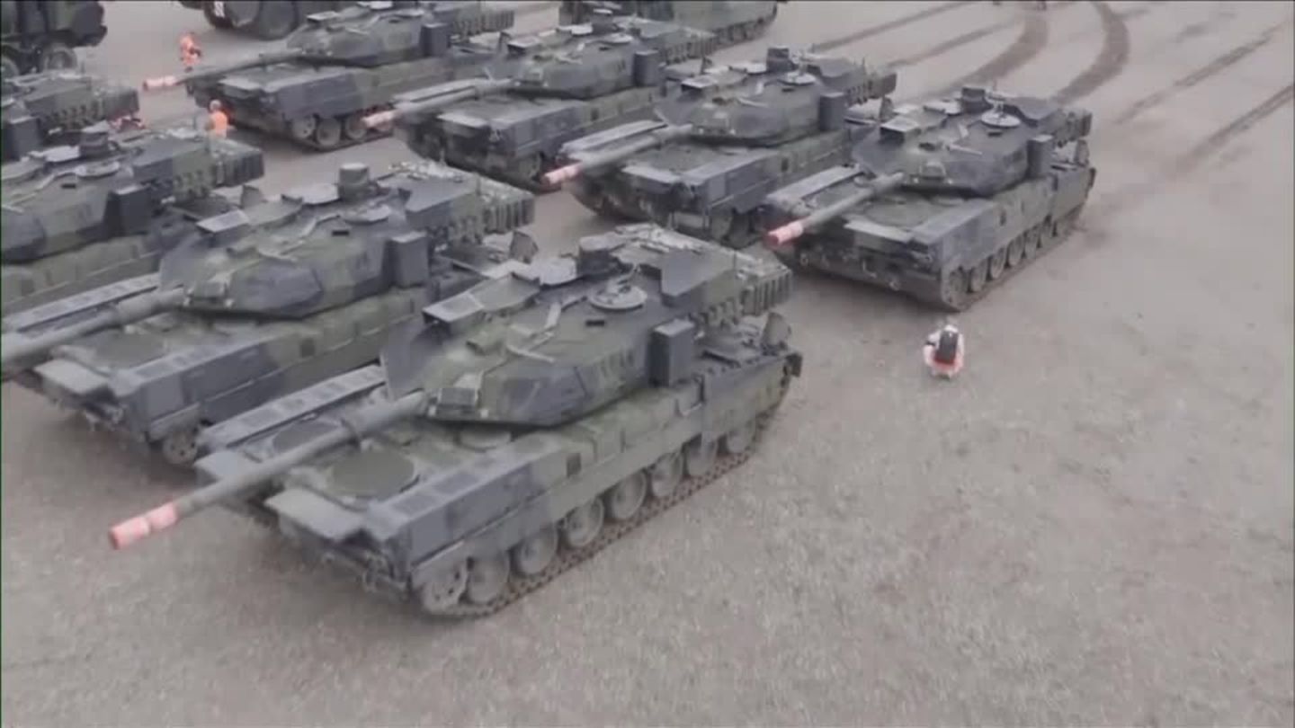 Video: Kampfpanzer für die Ukraine - Geteiltes Echo auf der Straße