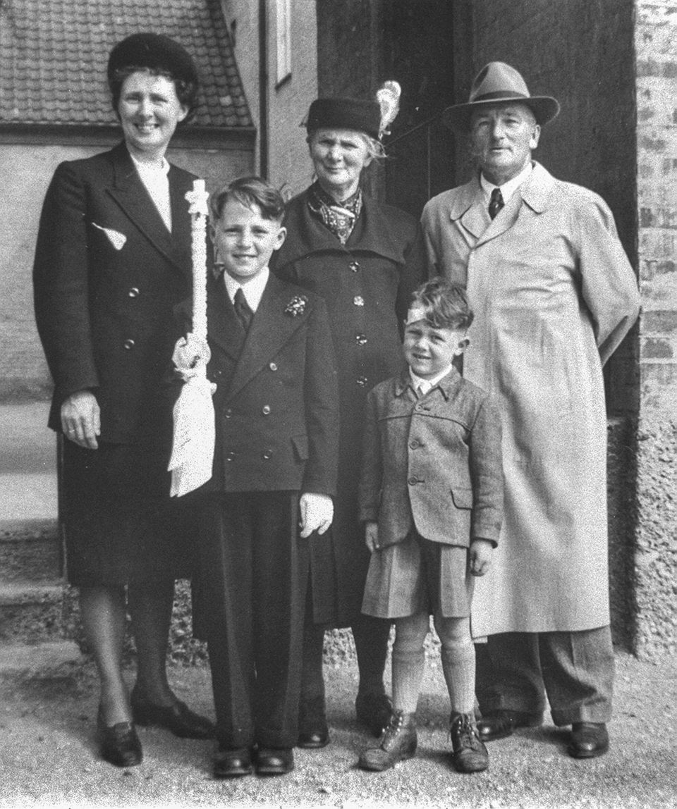 Familie Beckenbauer bei der Erstkommunion von Bruder Walter