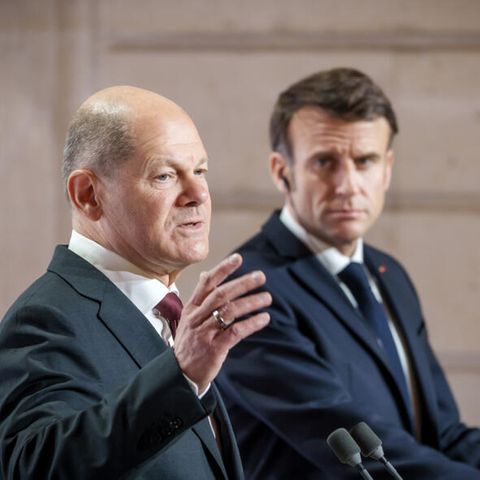 Bundeskanzler Olaf Scholz und Frankreichs Präsident Emmanuel Macron am Sonntag in Paris