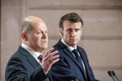 Bundeskanzler Olaf Scholz und Frankreichs Präsident Emmanuel Macron am Sonntag in Paris