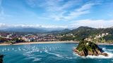 Blick auf den Strand La Concha von San Sebastián in Spanien