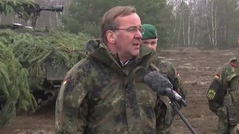 Widersprüchliche Aussagen: "Alarmismus": Russischer Botschafter weist Warnung vor Ukraine-Invasion zurück