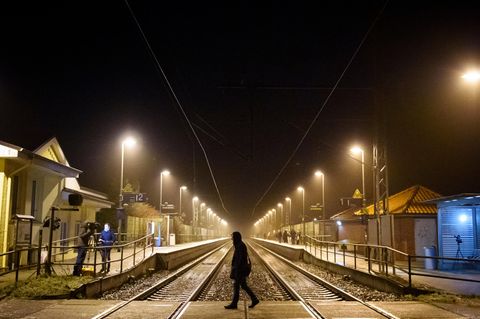 Der Bahnhof Brokstedt im Morgengrauen nach der tödlichen Messerattacke in einem Regionalzug von Hamburg nach Kiel