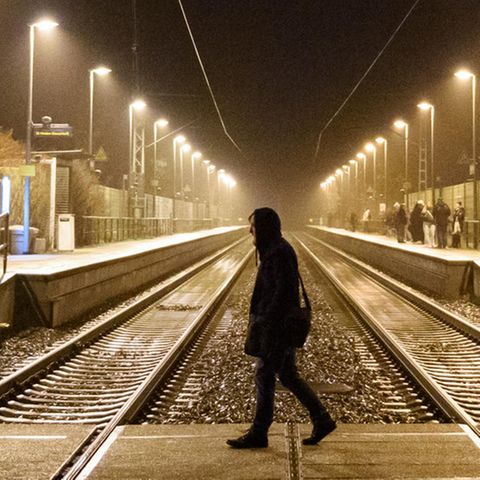 Der Bahnhof Brokstedt im Morgengrauen nach der tödlichen Messerattacke in einem Regionalzug von Hamburg nach Kiel