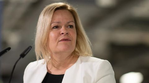 Innenministerin Nancy Faeser (SPD) kommt nach Brokstedt
