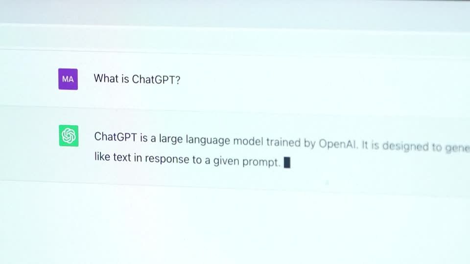 Experiment: ChatGPT besteht im zweiten Anlauf bayerisches Abitur: Darum ist die KI jetzt "schlauer"