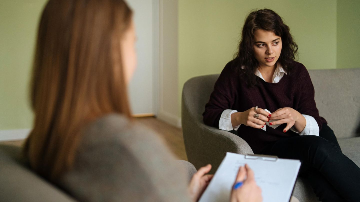 Psychologin behandelt Autismus Patientin