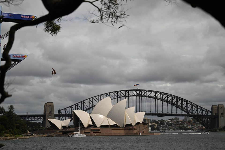 Die "Harbour Bridge" mit Oper in Sydney.