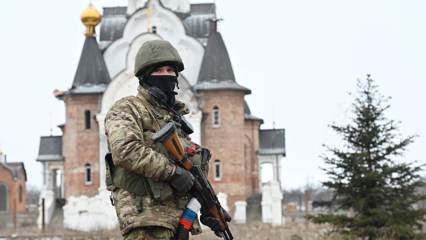 Soldat der russischen Privatarmee Gruppe Wagner im ukrainischen Soledar