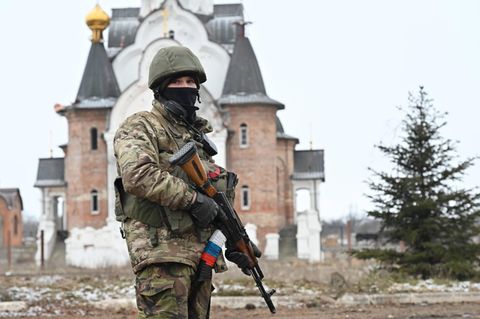 Soldat der russischen Privatarmee Gruppe Wagner im ukrainischen Soledar