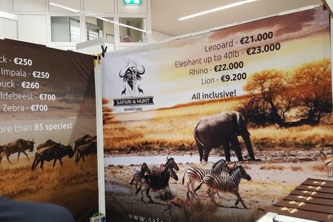 Auf der Messe "Jagd & Hund" werden Reisen nach Afrika angeboten, auf denen man auch Tiere erschießen darf, die zu bedrohten Arten zählen.
