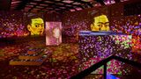 Bunte Farbe, aufwendige Muster, dazu das Porträt Frida Kahlos: Die Welt der mexikanischen Malerin wird aus Millionen Pixel erzeugt. Die Besucher der Ausstellung "Viva Frida Kahlo" erhalten einen 360 Grad-Blick. Ein aufwendiger Kulissenbau ist nicht nötig. In den Ausstellungshallen werden die Bilder auf  Projektionsflächen erzeugt. Meist reichen kleine Sitz-Inseln für die Besucher.