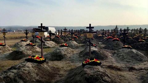 Leichen gefallener Wagner-Soldaten füllen diesen russischen Friedhof