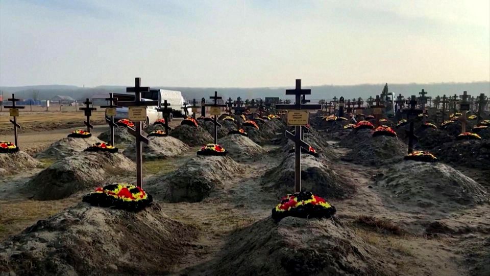 Leichen gefallener Wagner-Soldaten füllen diesen russischen Friedhof Leichen gefallener Wagner-Soldaten füllen diesen russischen Friedhof