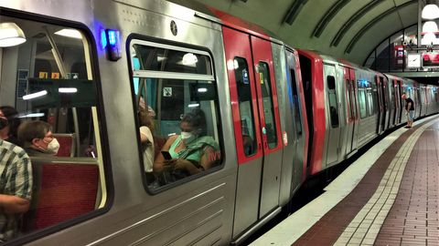 U-Bahn hält am Hamburger Hauptbahnhof
