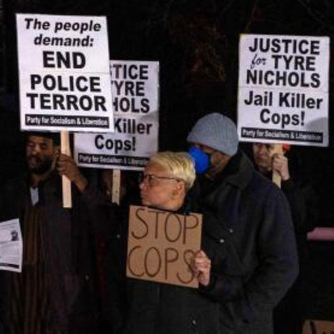 Menschen protestieren in Memphis gegen Polizeigewalt nach dem Tod von Tyre Nichols