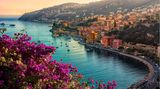 Die französische Küstenstadt Cannes ist vor allem als Austragungsort der internationalen Filmfestspiele bekannt. Aber auch, wenn nicht gerade die Filmprominenz aus aller Welt dort zu Gast ist, lohnt sich eine Reise an die französische Riviera. Urlauber können zum Beispiel durch die Boutiquen schlendern oder einen Kaffee an der Promenade genießen – und das auch im Winter.     Durchschnittliche Sonnenstunden im Winter: 257  Durchschnittliche Temperatur im Winter: 13 Grad